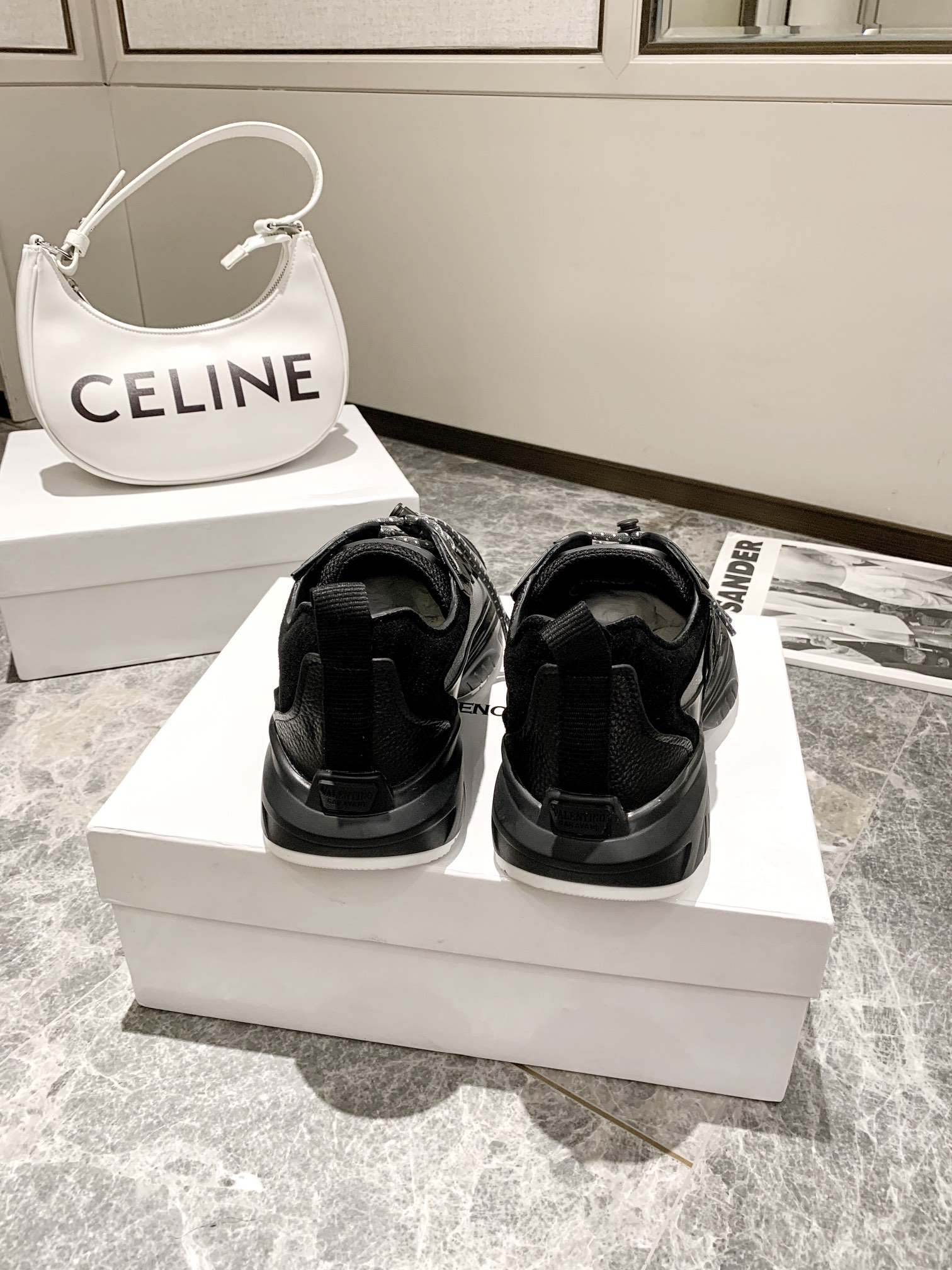 【Valentino】𝟐𝟎𝟐𝟏/𝐒𝐒 𝐧𝐞𝐰 Valentino 2022 ss spring-summer collection of new old man shoes