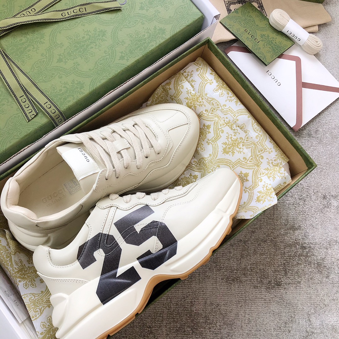 Gucci Pops This collection has a lot of flora and fauna elements Original material