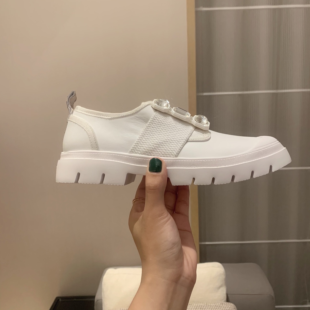 Roger vivier | 𝟐𝟎𝟐𝟏/𝐒𝐒 𝐧𝐞𝐰 2021 spring and summer new, trade positive single RV drill buckle casual shoes