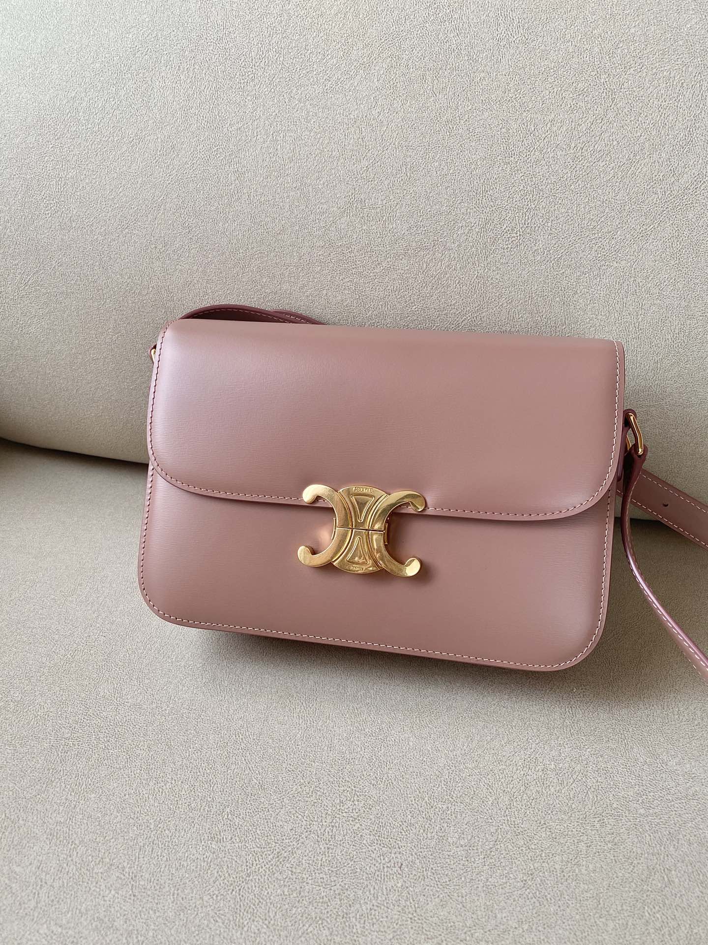 𝐂𝐞𝐥𝐢𝐧𝐞 Triomphe Medium 22.5cm