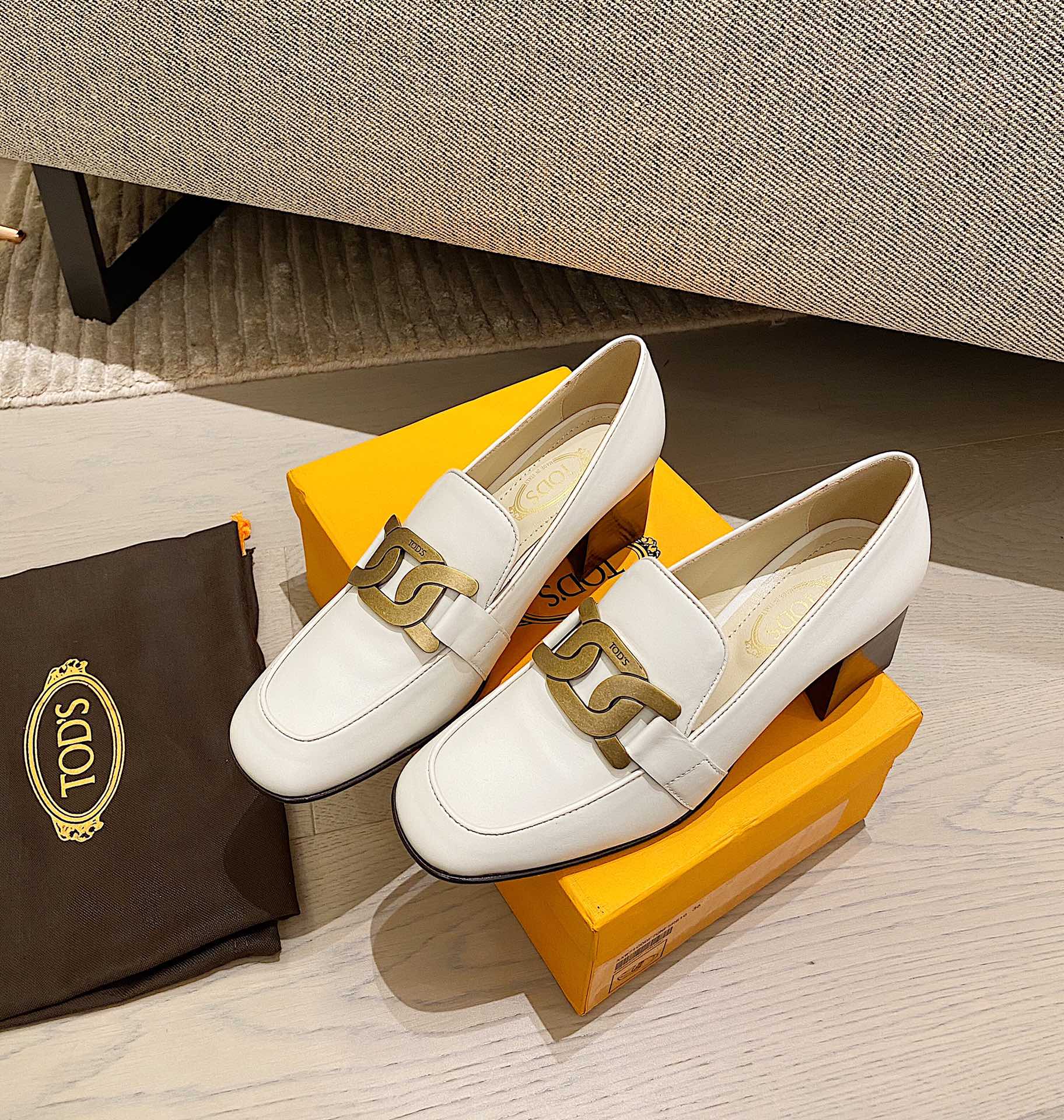 TOD'S 𝙏𝙊𝘿𝙎 2020 autumn and winter new coarse heel twist buckle Le Fu shoes ✔️ coarse heel also arranged on