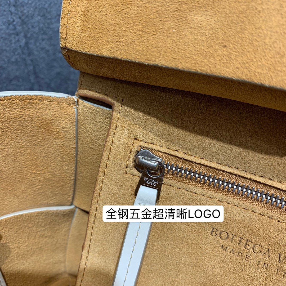 Bottega Veneta  ARCO  #600606