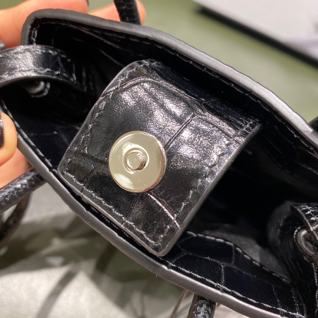 BALENCIAGA 𝗦𝗵𝗼𝗽𝗽𝗶𝗻𝗴 𝗯 𝗮𝗴 Crocodile shopping paper bag