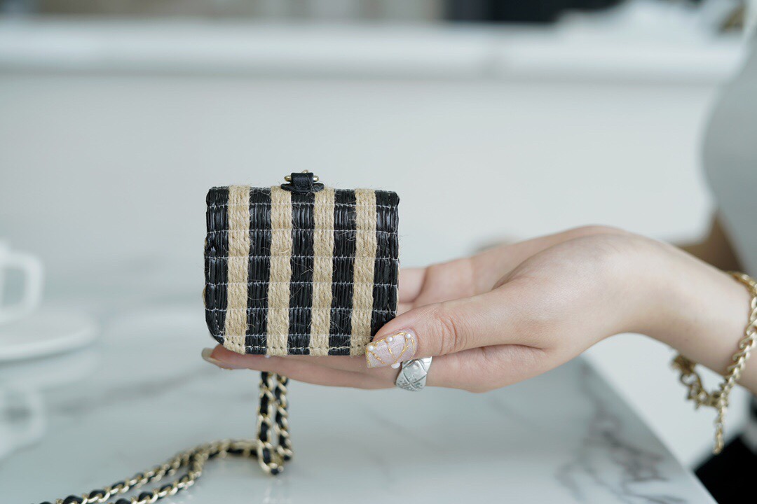 𝗖𝗛𝗔𝗘𝗡𝗟✦2021 𝗦𝘀 New spring and summer products Lafite series ◆ʚCute and lovely straw 𝙈𝙞𝙣𝙞 earphone bag