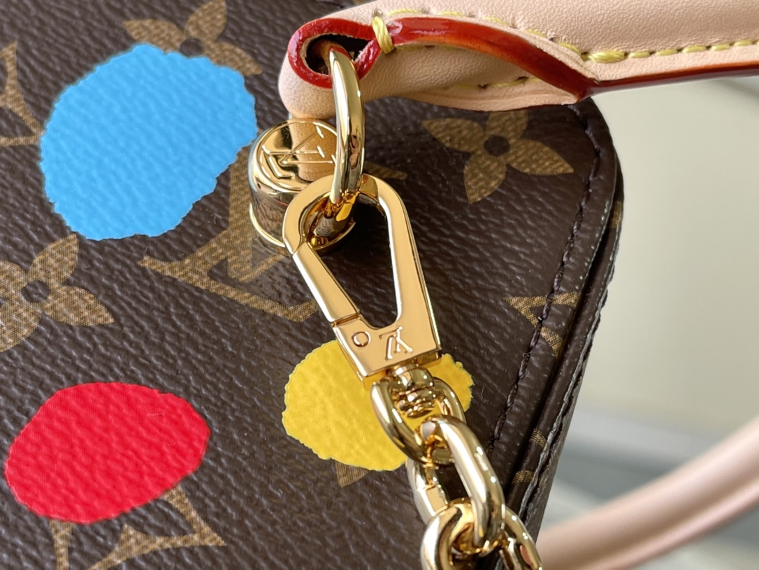 𝐋𝐎𝐔𝐈𝐒 𝐕𝐔𝐈𝐓𝐓𝐎𝐍    M46450