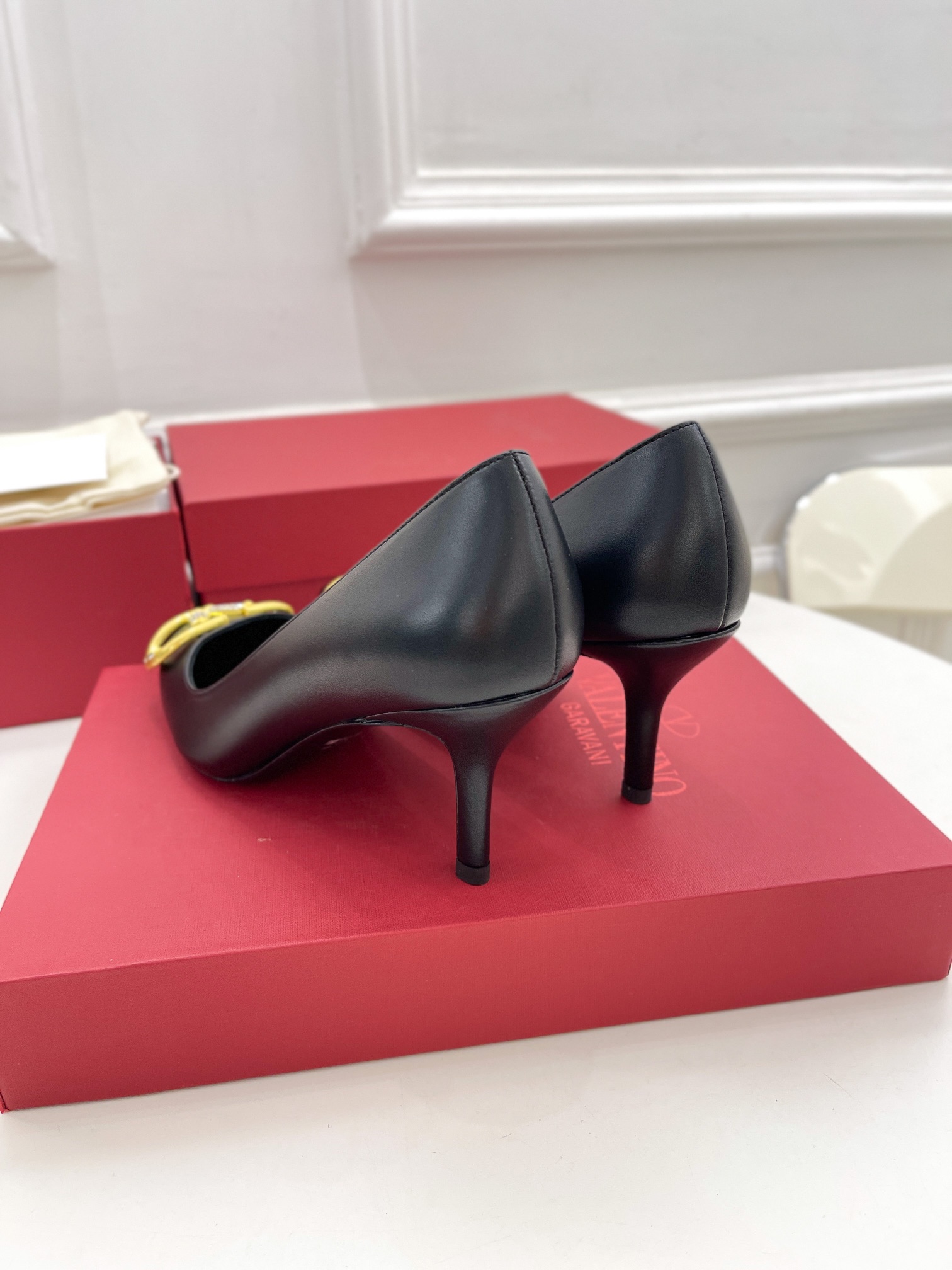 【Valentino】𝟐𝟎𝟐𝟏/𝐒𝐒 𝐧𝐞𝐰 Valentino 2022 spring and summer new large V diamond buckle high heels on the new