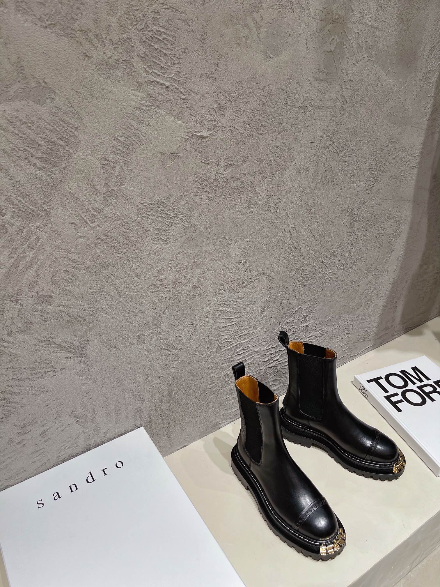 SANDRO 21ss metal head cowhide short Chelsea boots A pair of stylish and cool little boots