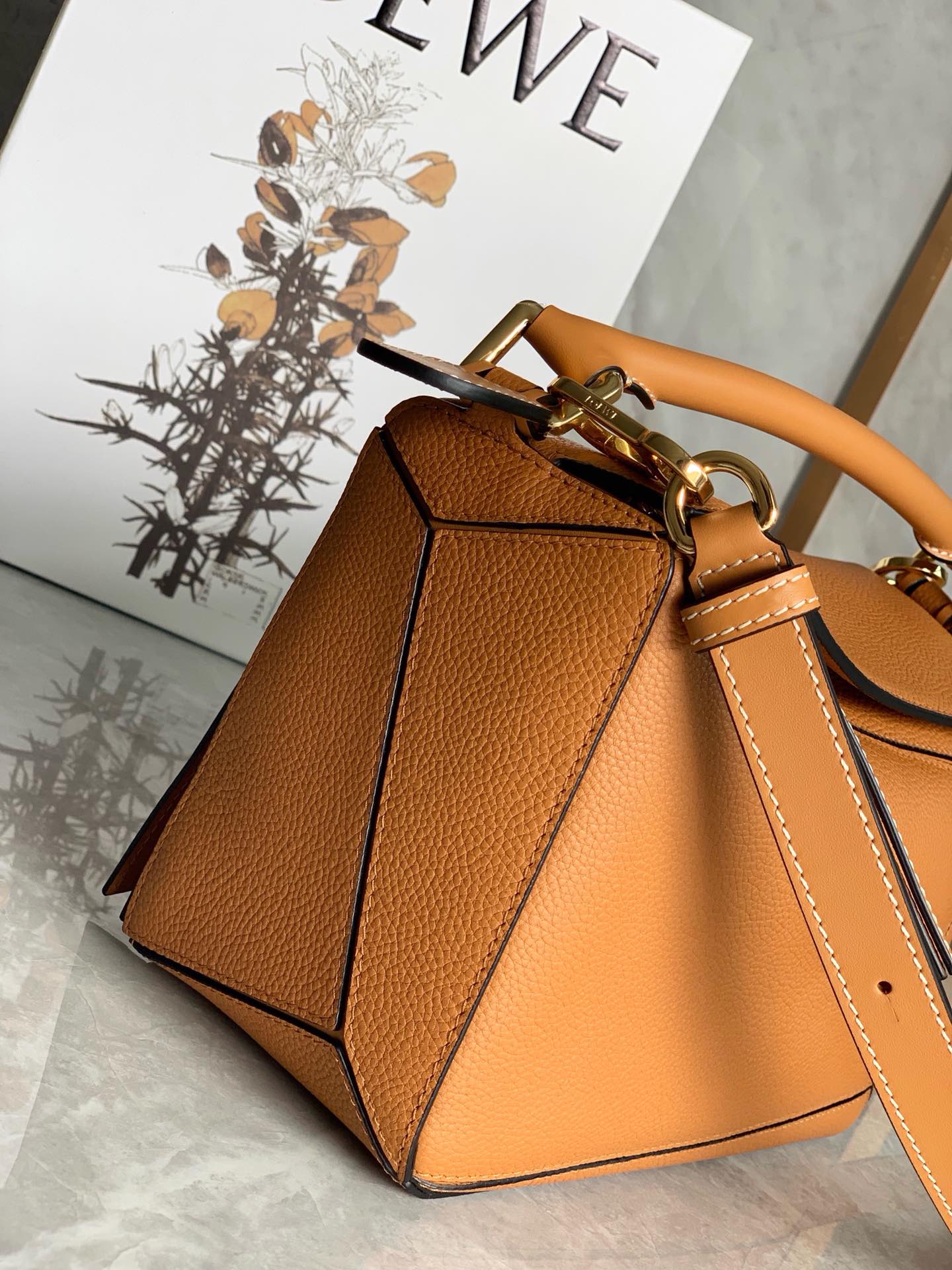 LOEWE    Puzzle bag