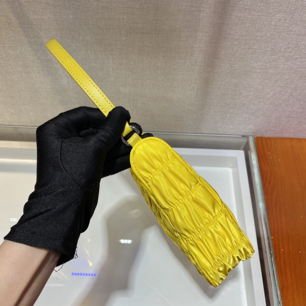 𝐏𝐑𝐀𝐃𝐀 nylon crinkle Hobo underarm bag