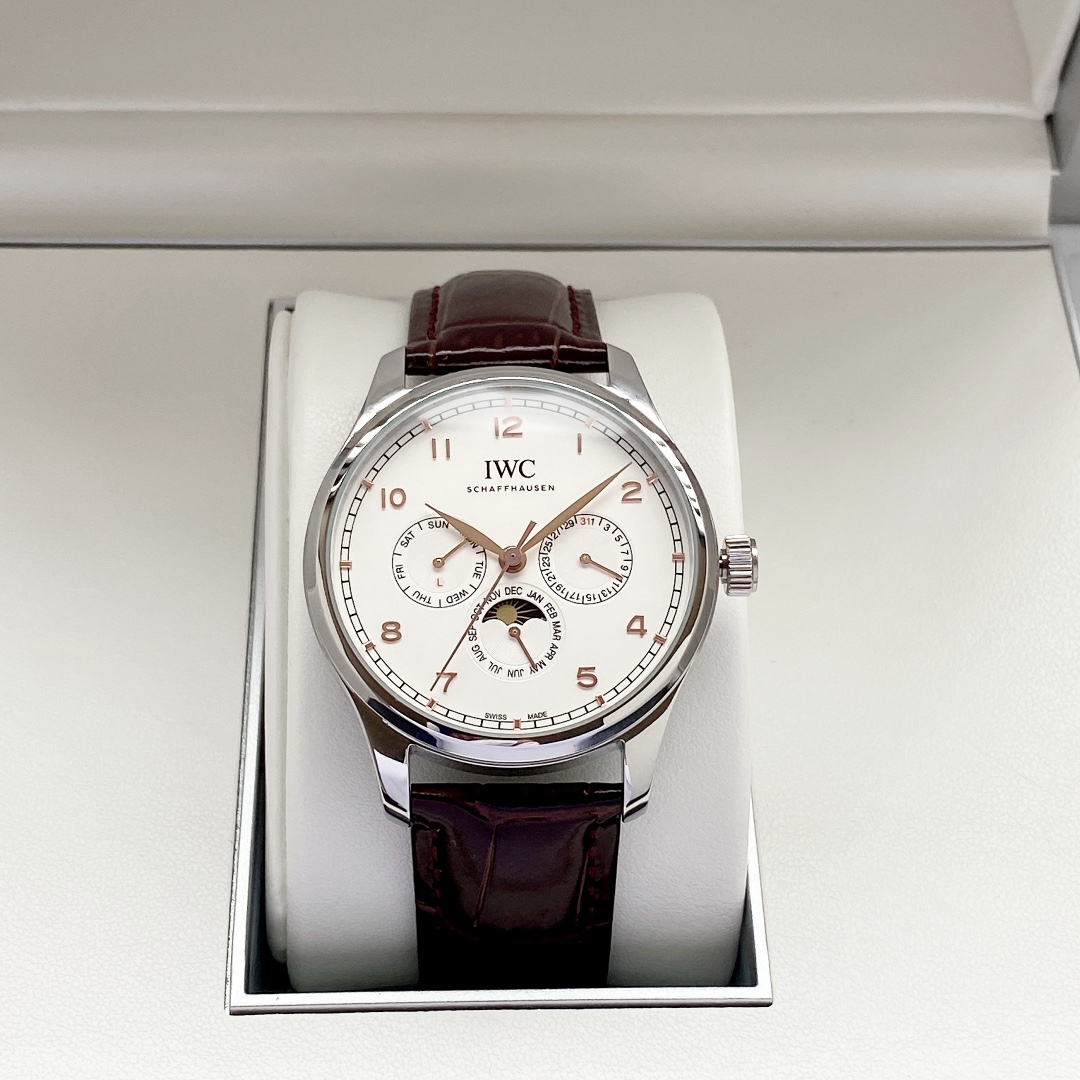 IWC- Vanguard - Men's Watch Mechanical Automatic Movement Mineralized Glass 316L Stainless Steel Case