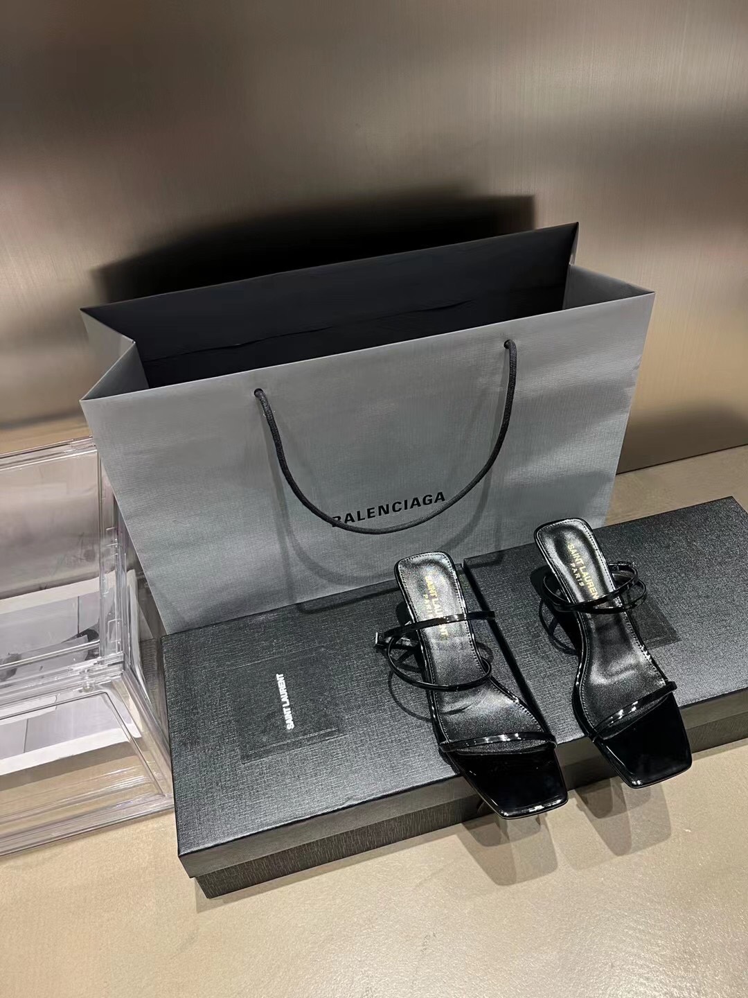 𝙎𝙖𝙞𝙣𝙩 𝙇𝙖𝙪𝙧𝙚𝙣𝙩 | 𝟐𝟎𝟐𝟐/𝐒𝐒 𝐧𝐞𝐰 YSL｜New Roman sandals crystal sheepskin