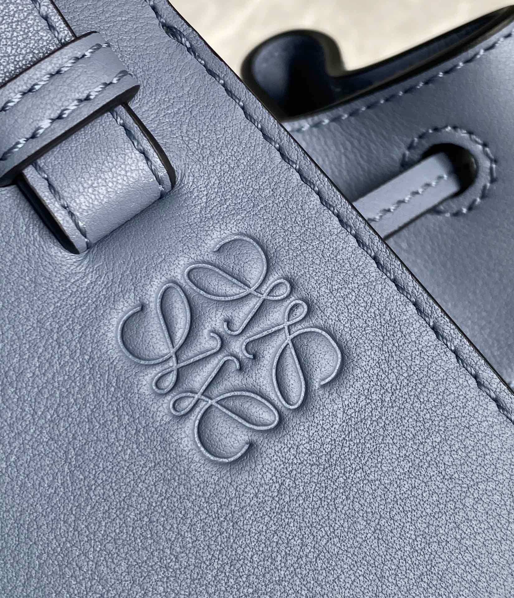 𝐋𝐎𝐄𝐖𝐄  mini hammock bag