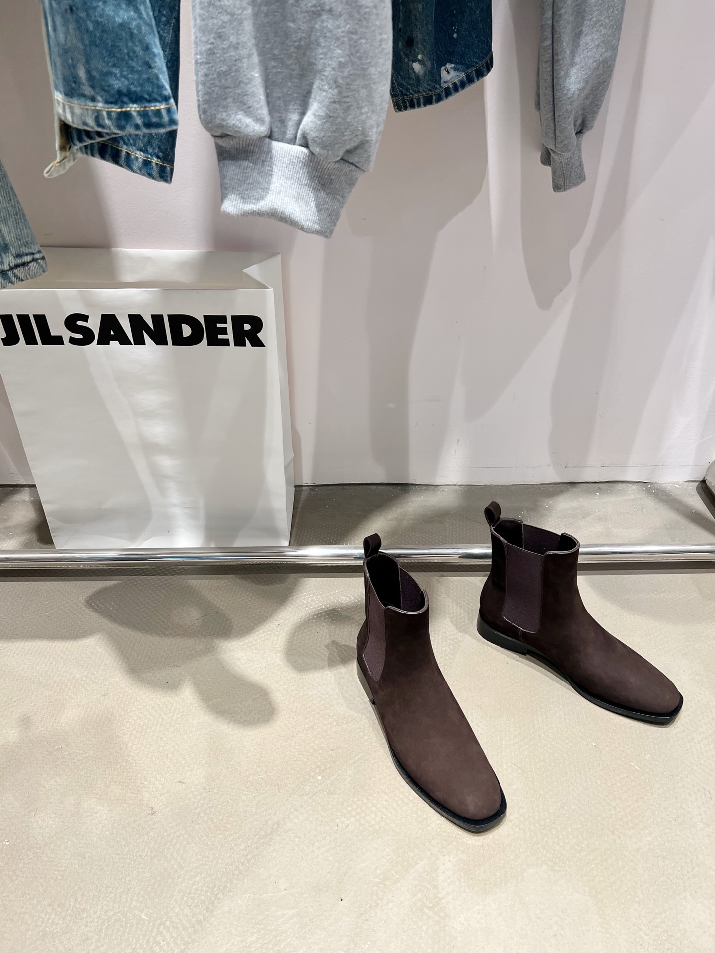 𝐓𝐇𝐄 𝐑𝐎𝐖｜𝟐𝟎𝟐𝟐/𝐒𝐒 𝐧𝐞𝐰 Top version Chelsea boots Simple and fashionable Original open model outsole