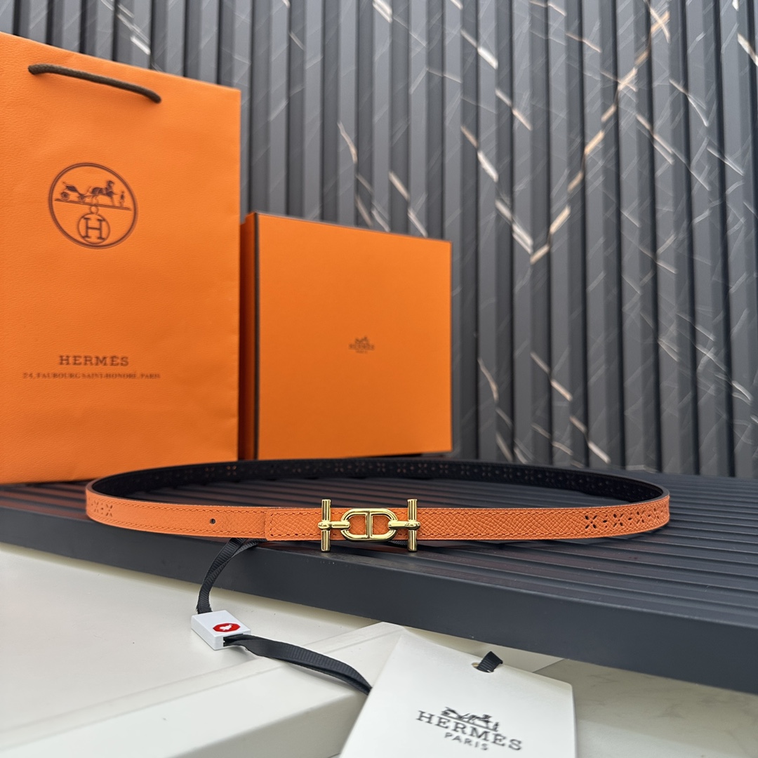 Reversible belt in Hermes Swift and perforated Epsom calfskin