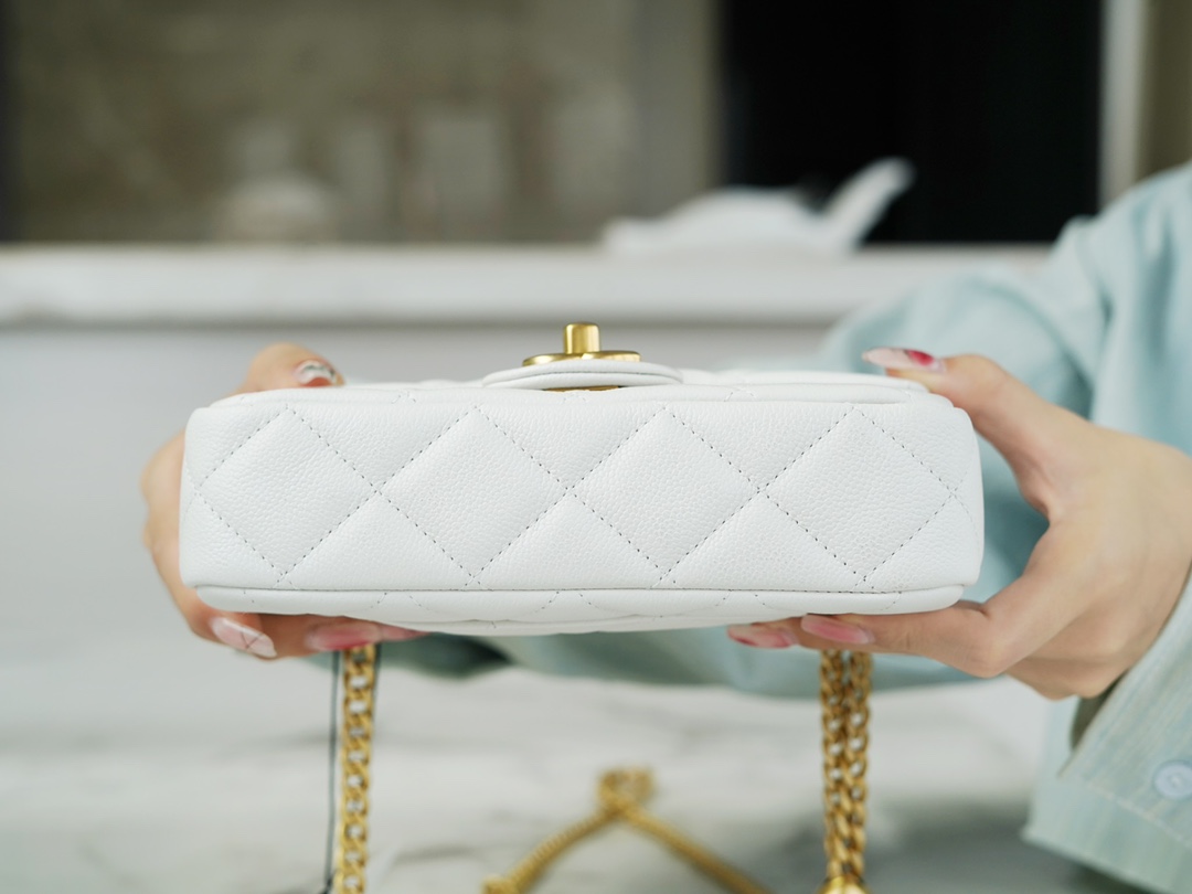 𝗖𝗛𝗔𝗡𝗘𝗟✦𝗖𝗹𝗮𝘀𝘀𝗶𝗰 𝗙𝗹𝗮𝗽23P Spring/Summer New Love Adjustable Buckle Small White