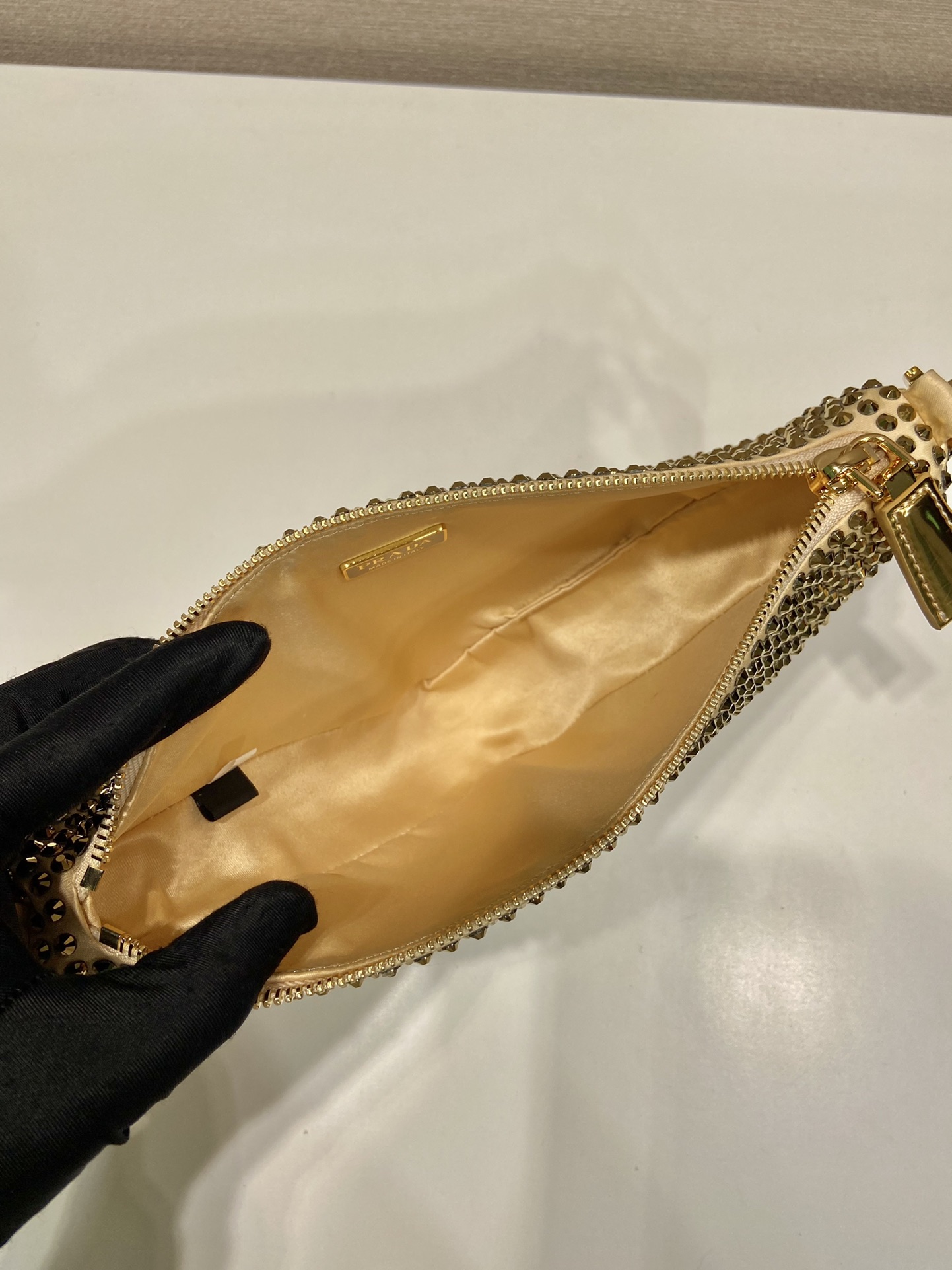 𝐏𝐑𝐀𝐃𝐀 Triangle bag with glitter diamonds 1BH190