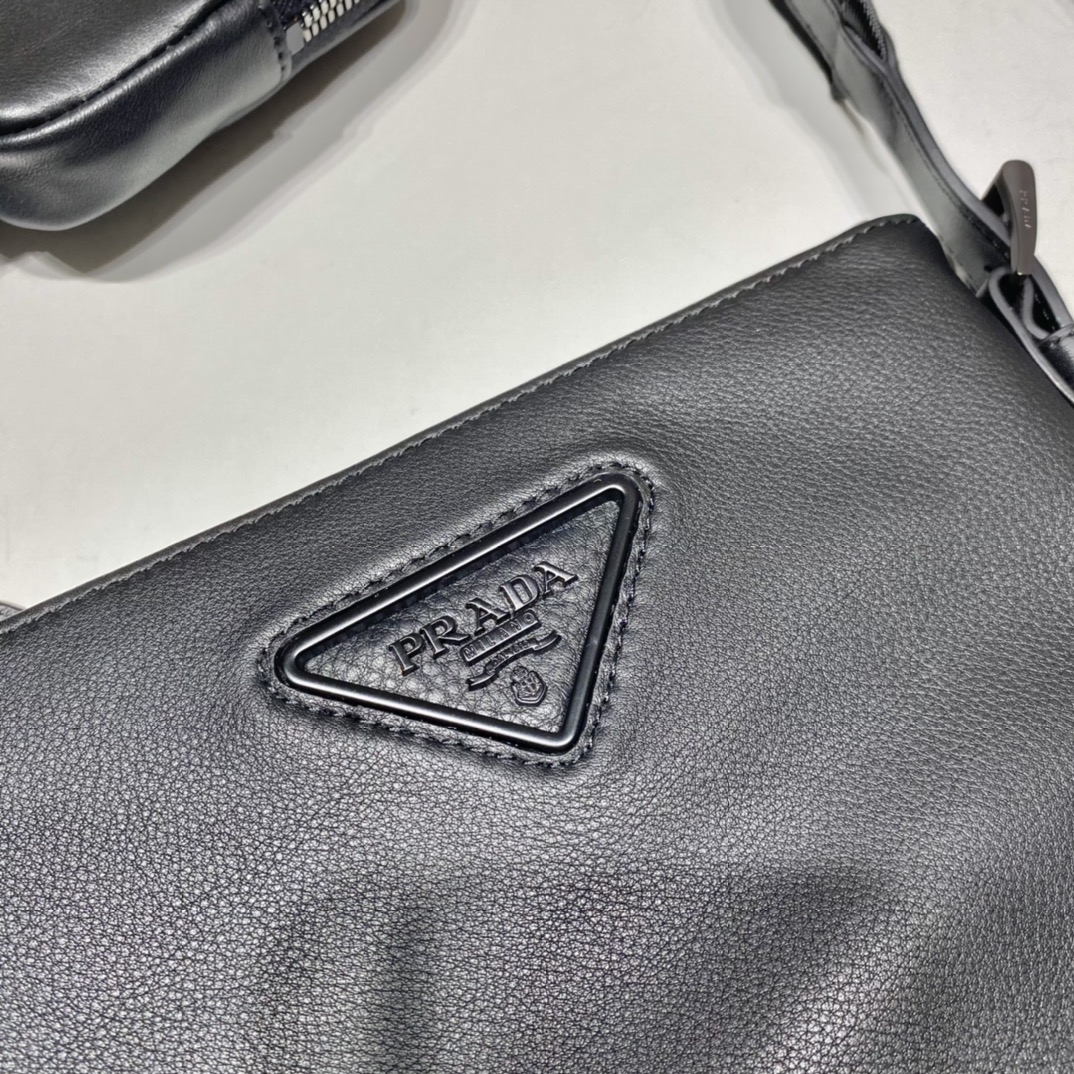 𝐏𝐑𝐀𝐃𝐀 New men's bag 2VH124