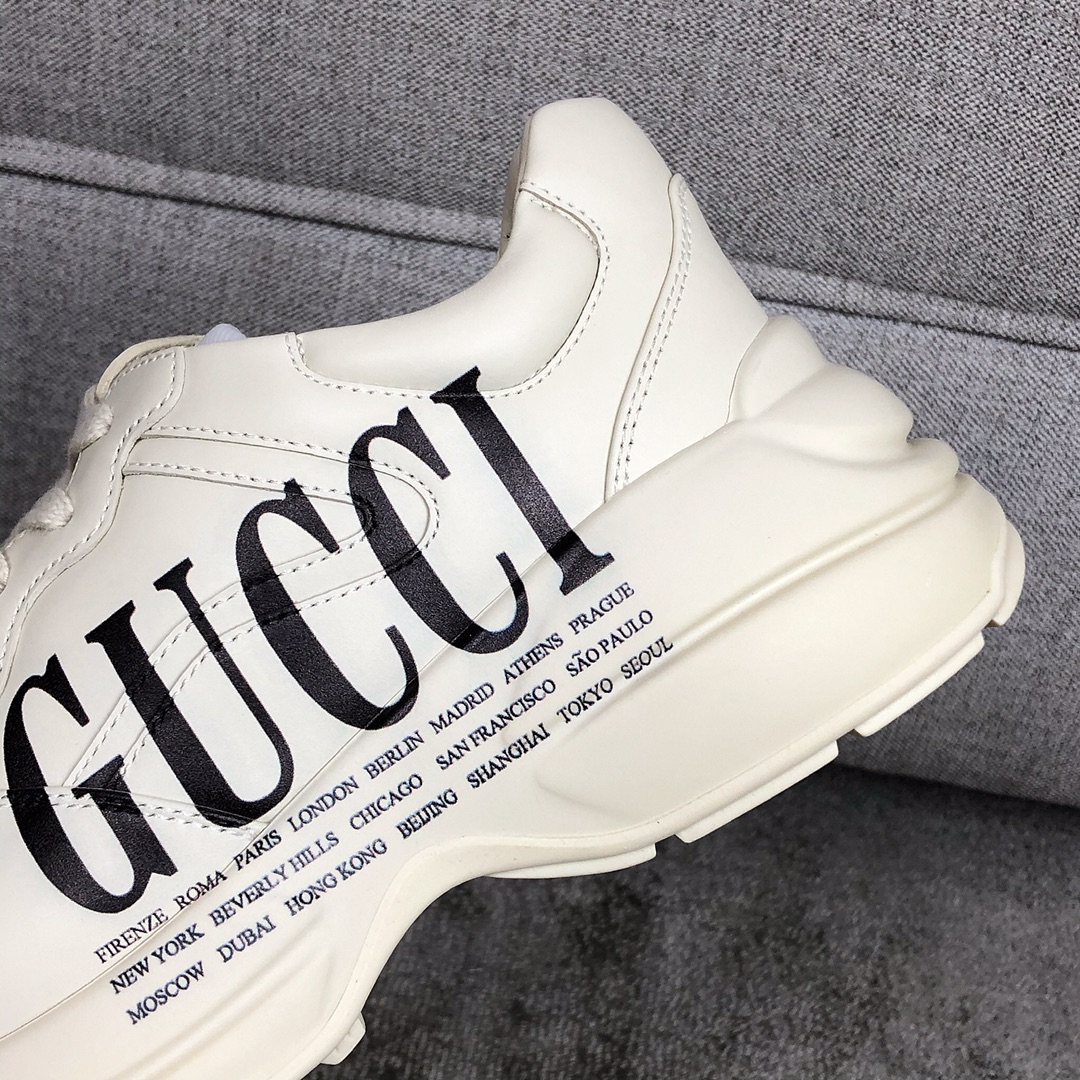 Gucci Pops This collection has a lot of flora and fauna elements Original material