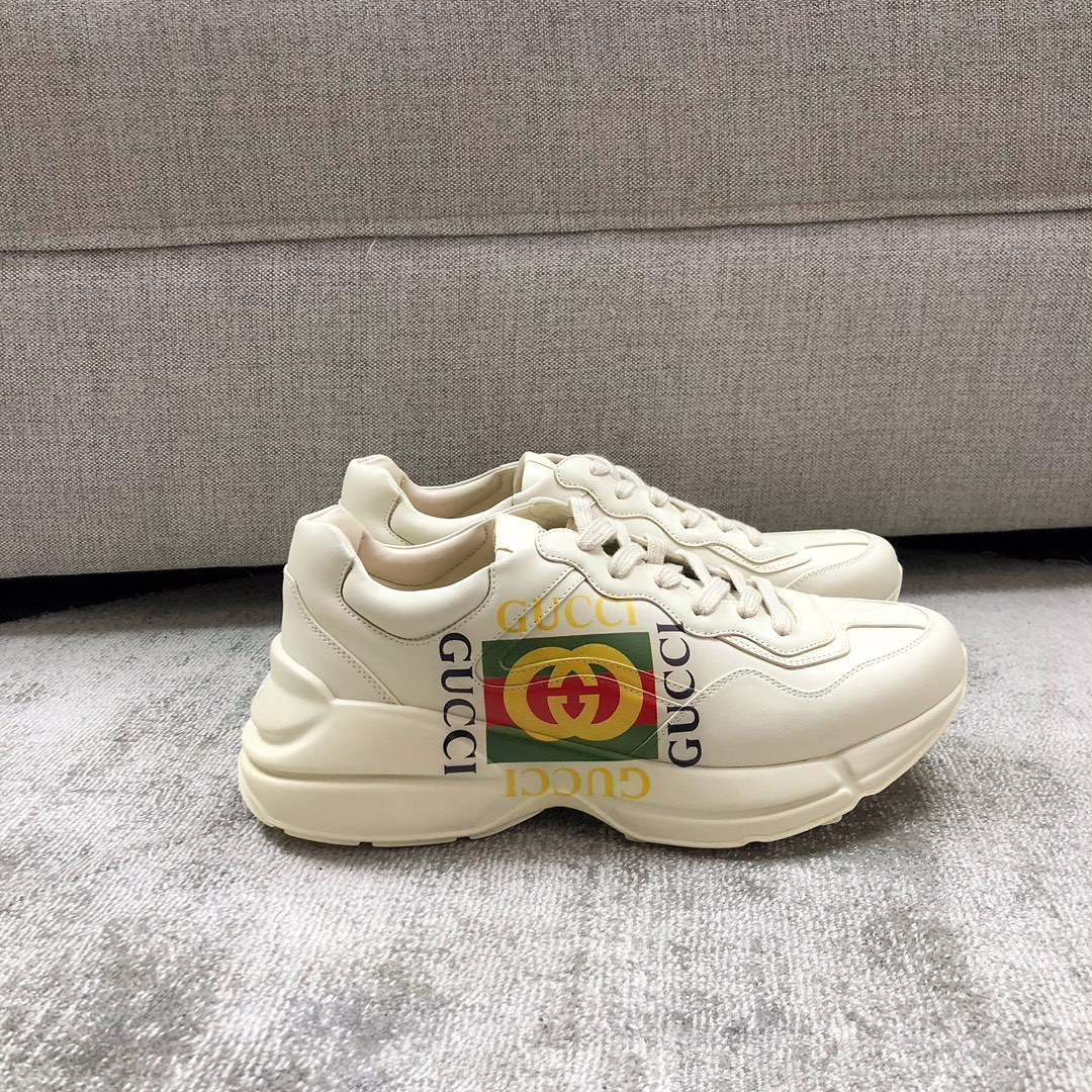 Gucci Pops This collection has a lot of flora and fauna elements Original material