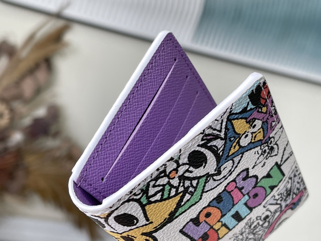 𝐋𝐎𝐔𝐈𝐒 𝐕𝐔𝐈𝐓𝐓𝐎𝐍    M82024