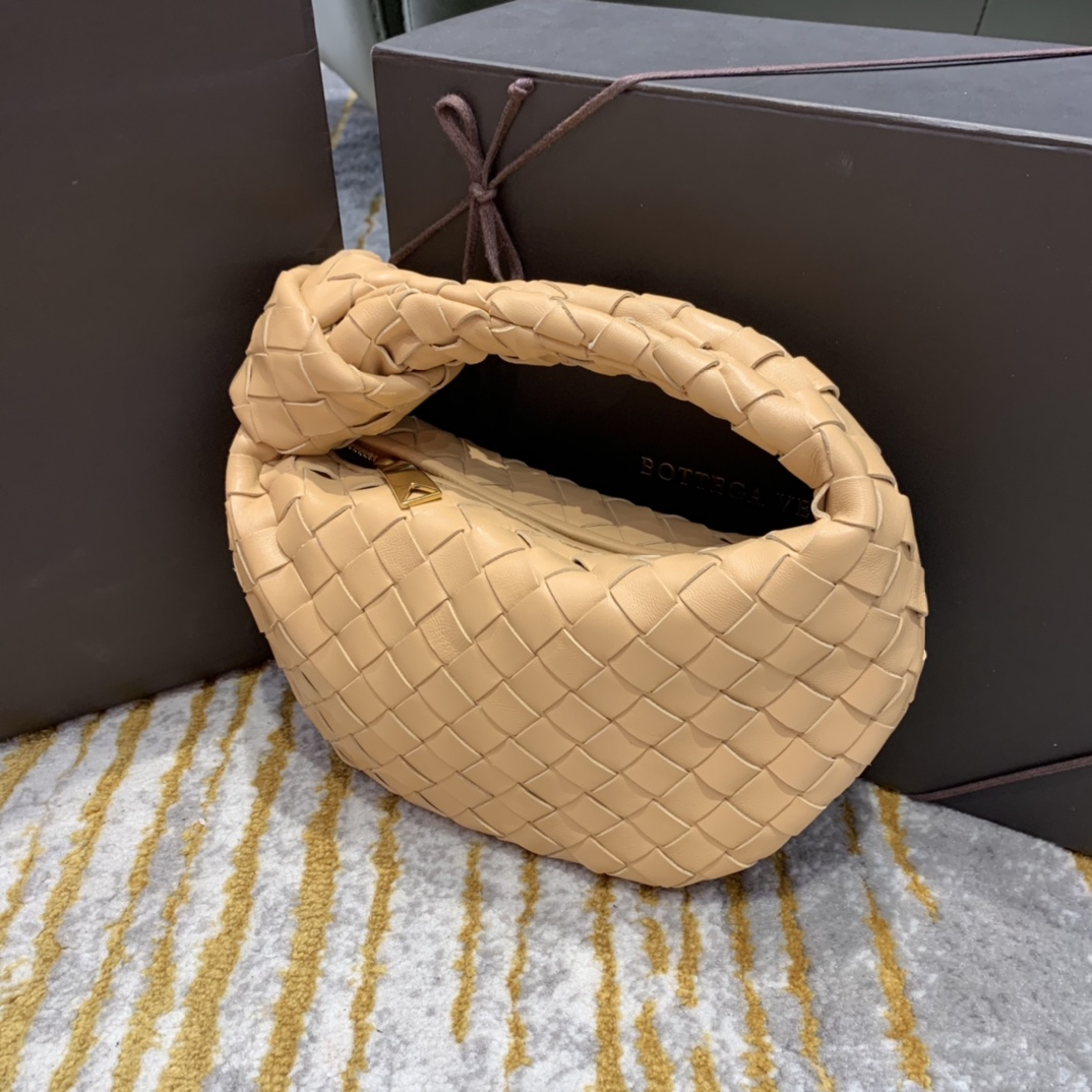 Bottega Veneta  🆕NEW🆕 JODIE #651876