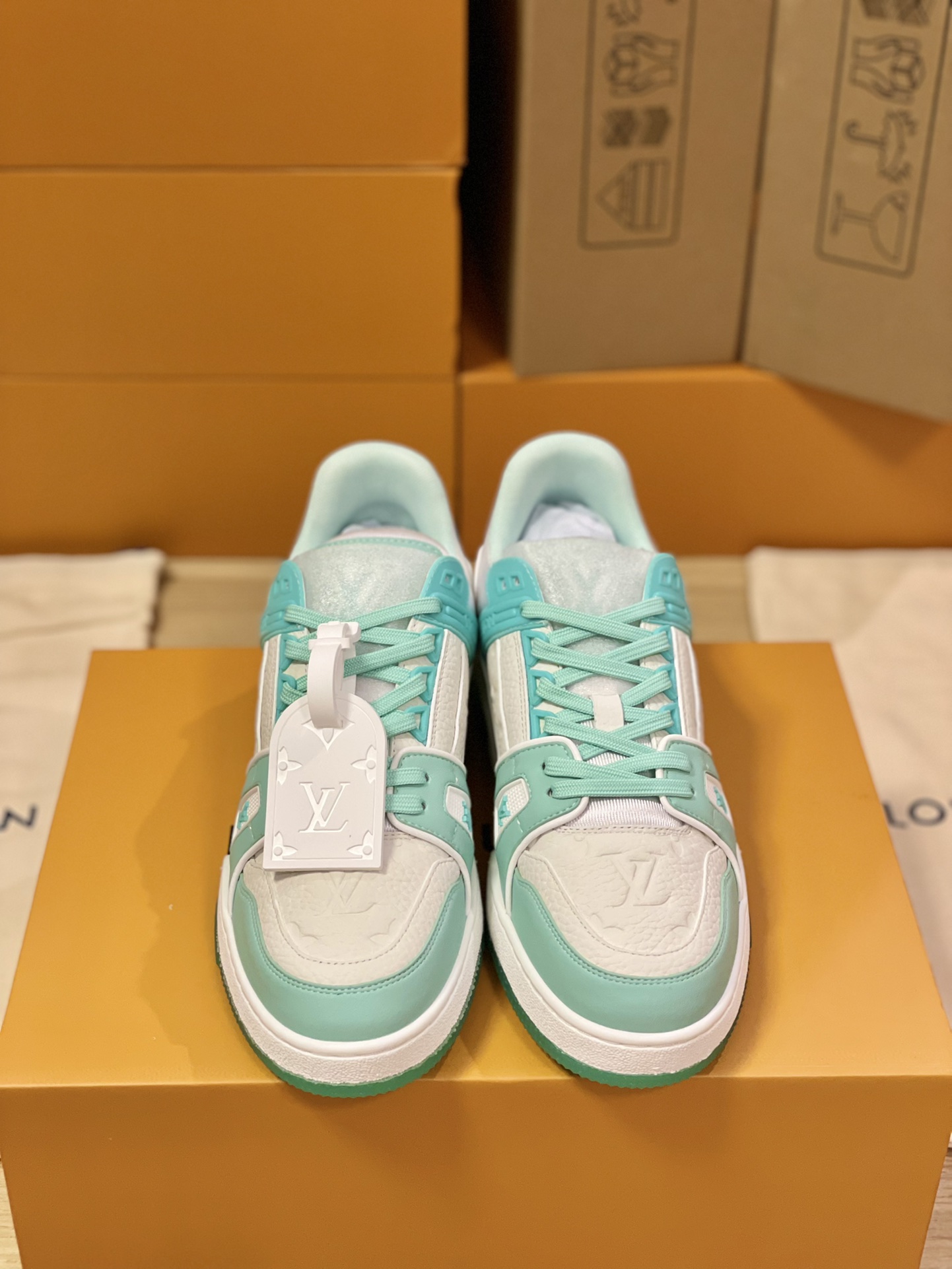 Louis Vuitton Trainer couple style 1A8KB8