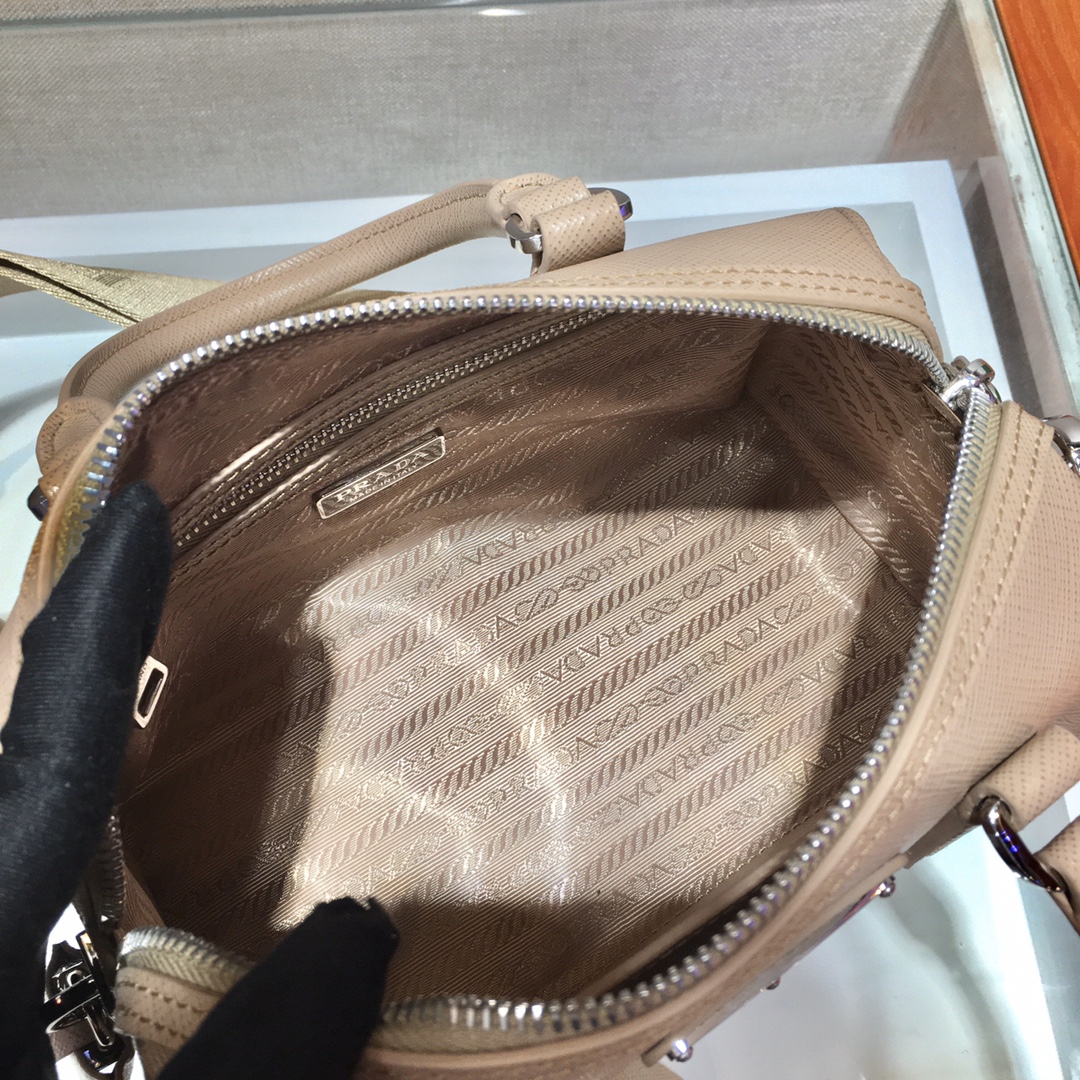 𝐏𝐑𝐀𝐃𝐀 Boston 1BA846