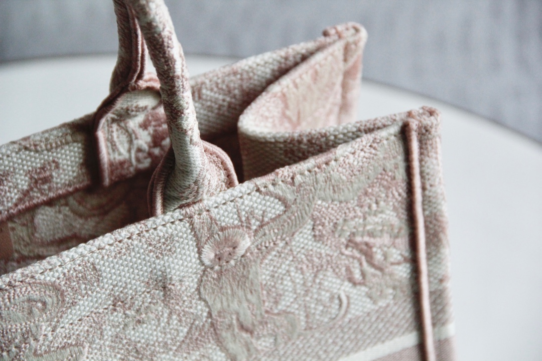 DIOR TOTE Pink Tiger