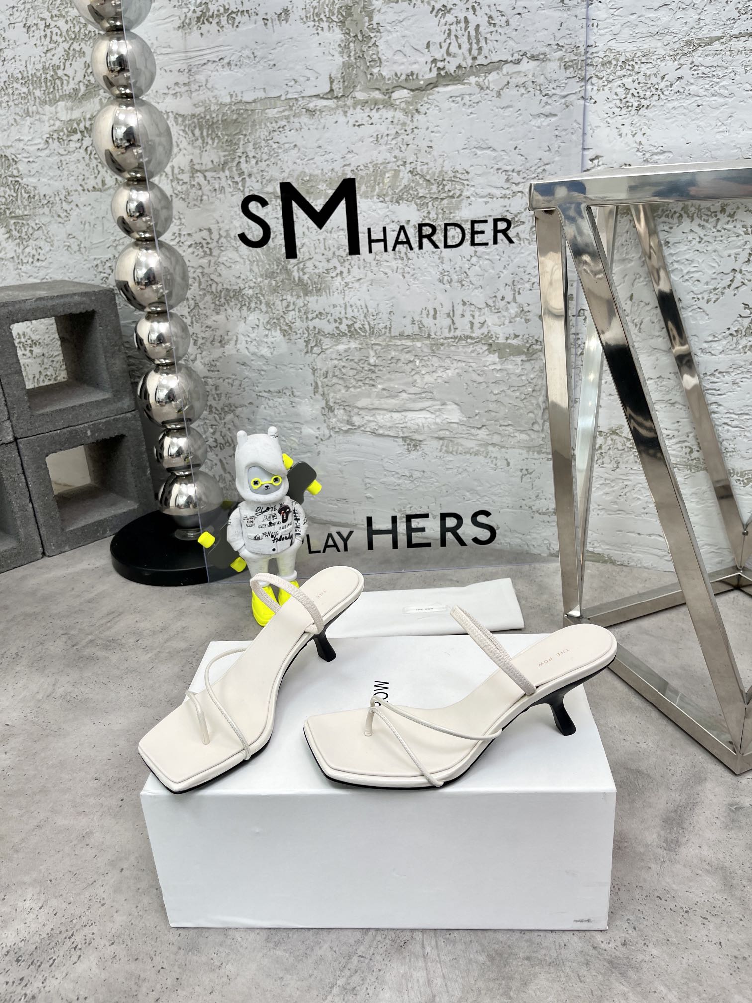 𝐓𝐡𝐞 𝐫𝐨𝐰｜𝟐𝟎𝟐𝟑/𝐒𝐒 𝐧𝐞𝐰 niche tide brand The row 2023 spring and summer new sexy thin strap cat heel sandals