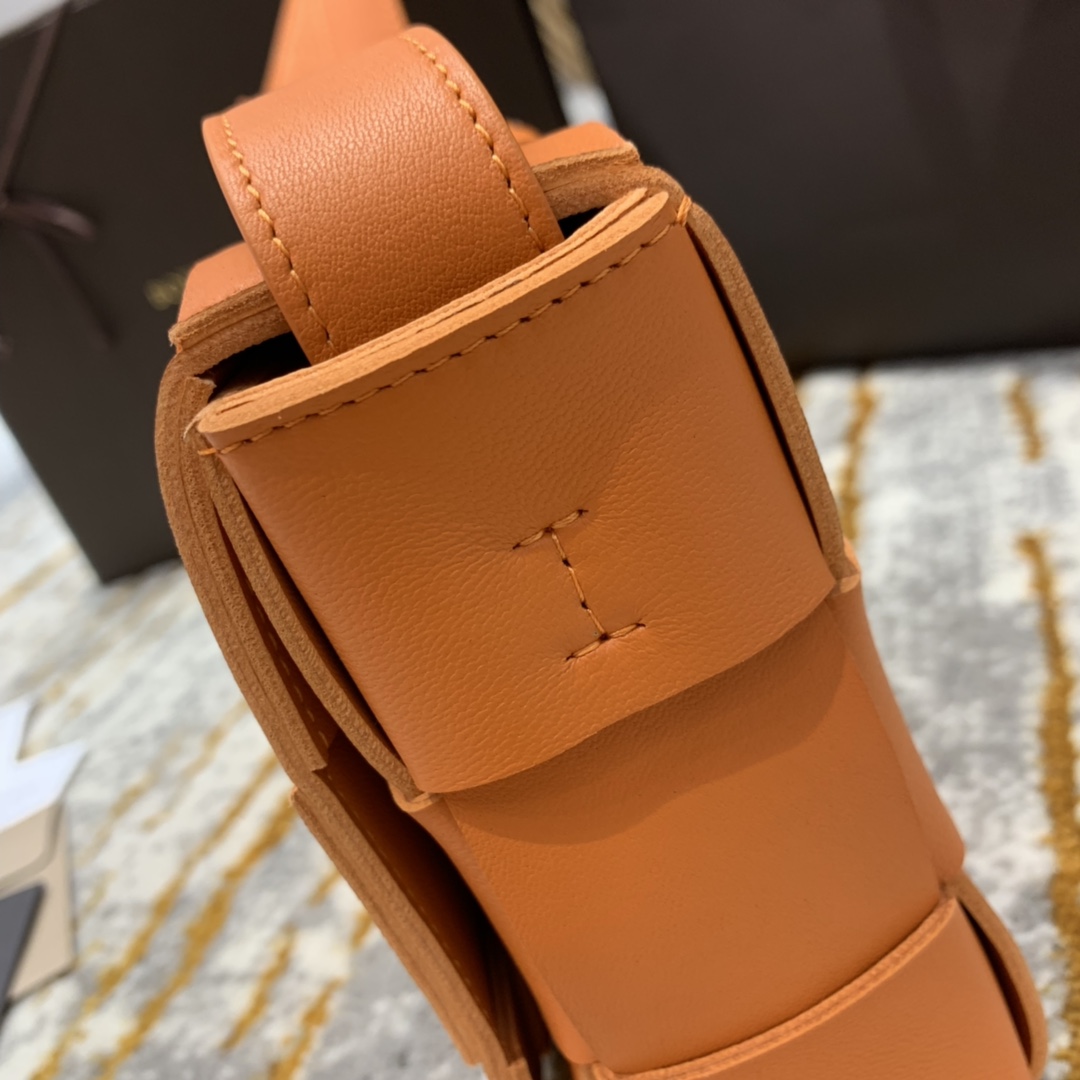 Bottega Veneta  𝘾𝘼𝙎𝙎𝙀𝙏𝙏𝙀 #578004