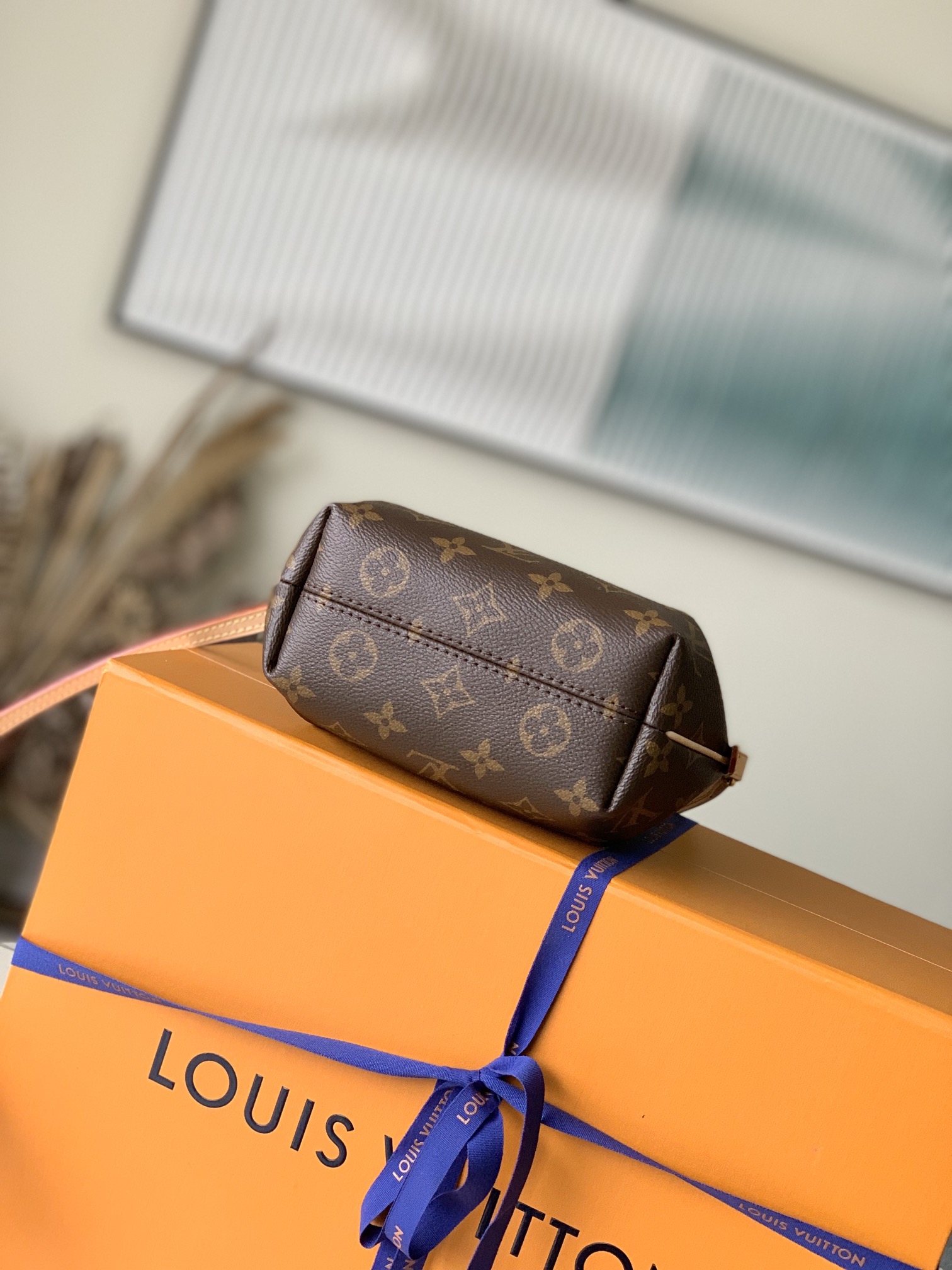 𝐋𝐎𝐔𝐈𝐒 𝐕𝐔𝐈𝐓𝐓𝐎𝐍  M61253