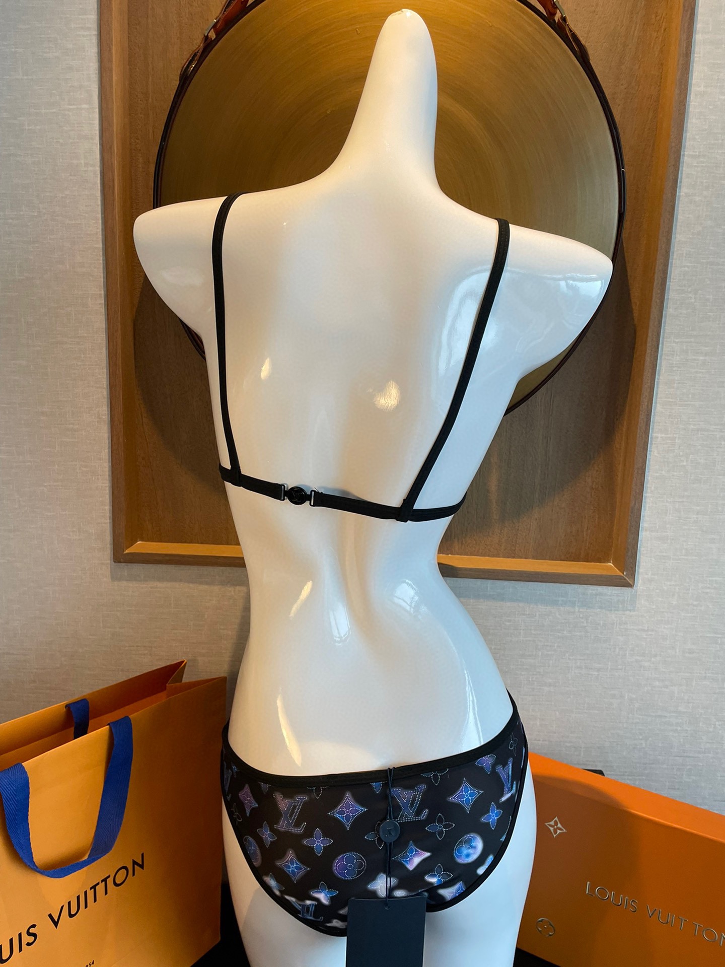 Louis Vuitton laser font ➕ chain ⛓️ swimsuit