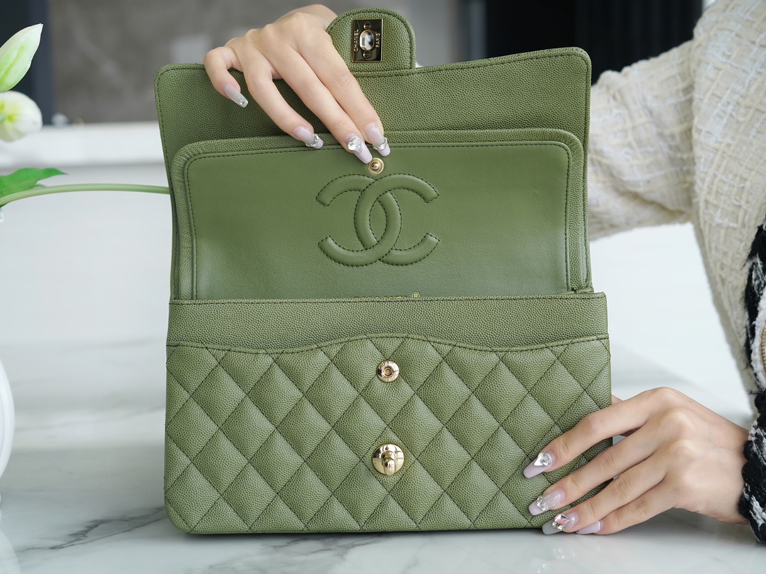 𝐂𝐇𝐀𝐍𝐄𝐋 Classic Flap France 🇫🇷 𝐇𝐇 𝐚𝐚𝐬 Original Caviar 🐂 Washed Tire Ox Medium 🐘Grass green