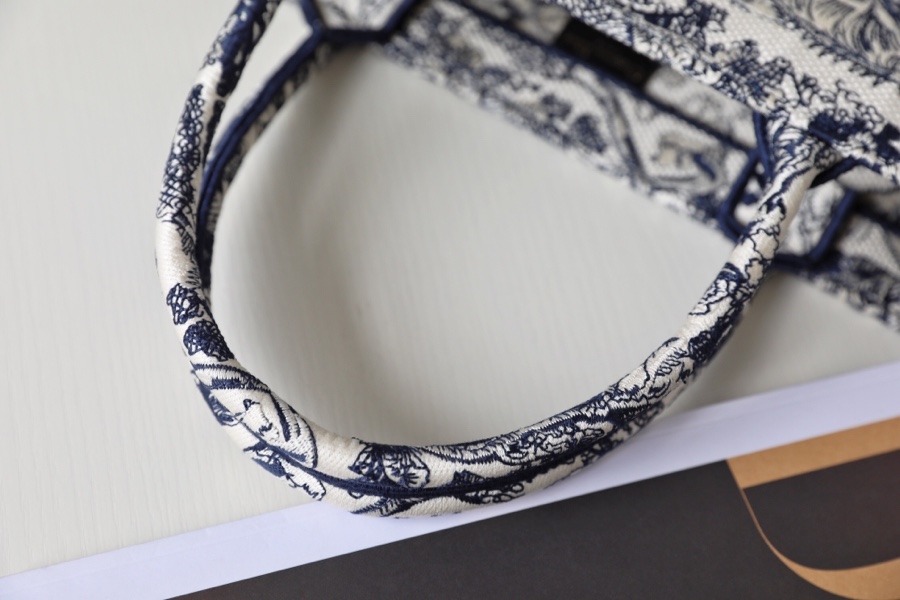 DIOR TOTE Blue Tiger