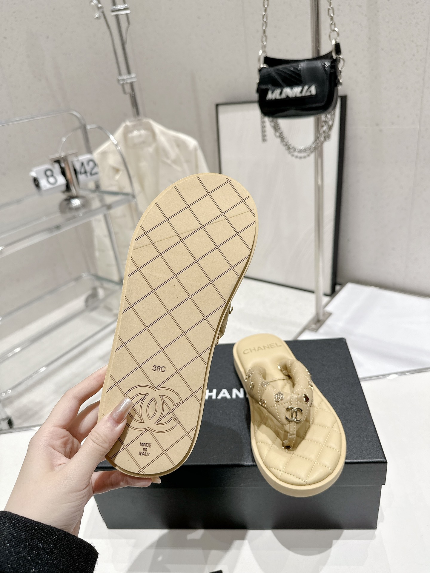 CHANEL summer new bread flip-flops clip toe flip-flops beach sandals