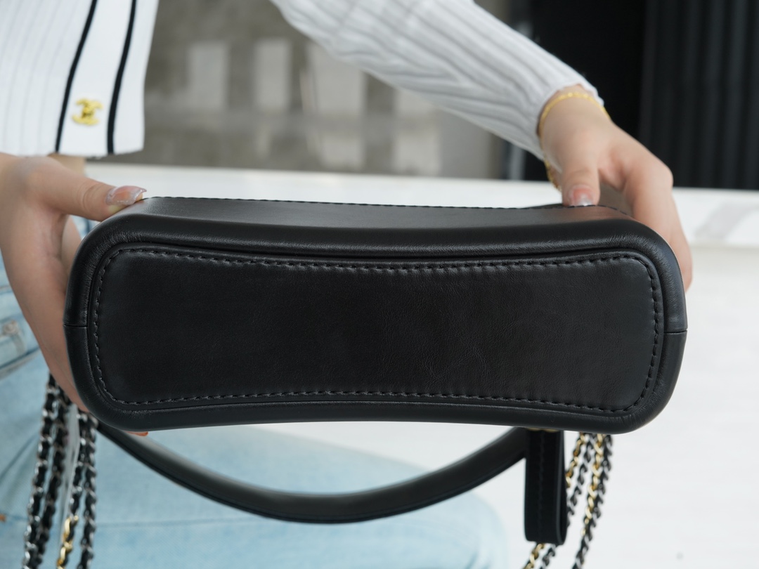 𝗖𝗵𝗮𝗻𝗲𝗹𝗚𝗮𝗯𝗿𝗶𝗲𝗹𝗲❥⼵ New style stray bag Italy 🇮🇹 Montebello original cowhide: medium black