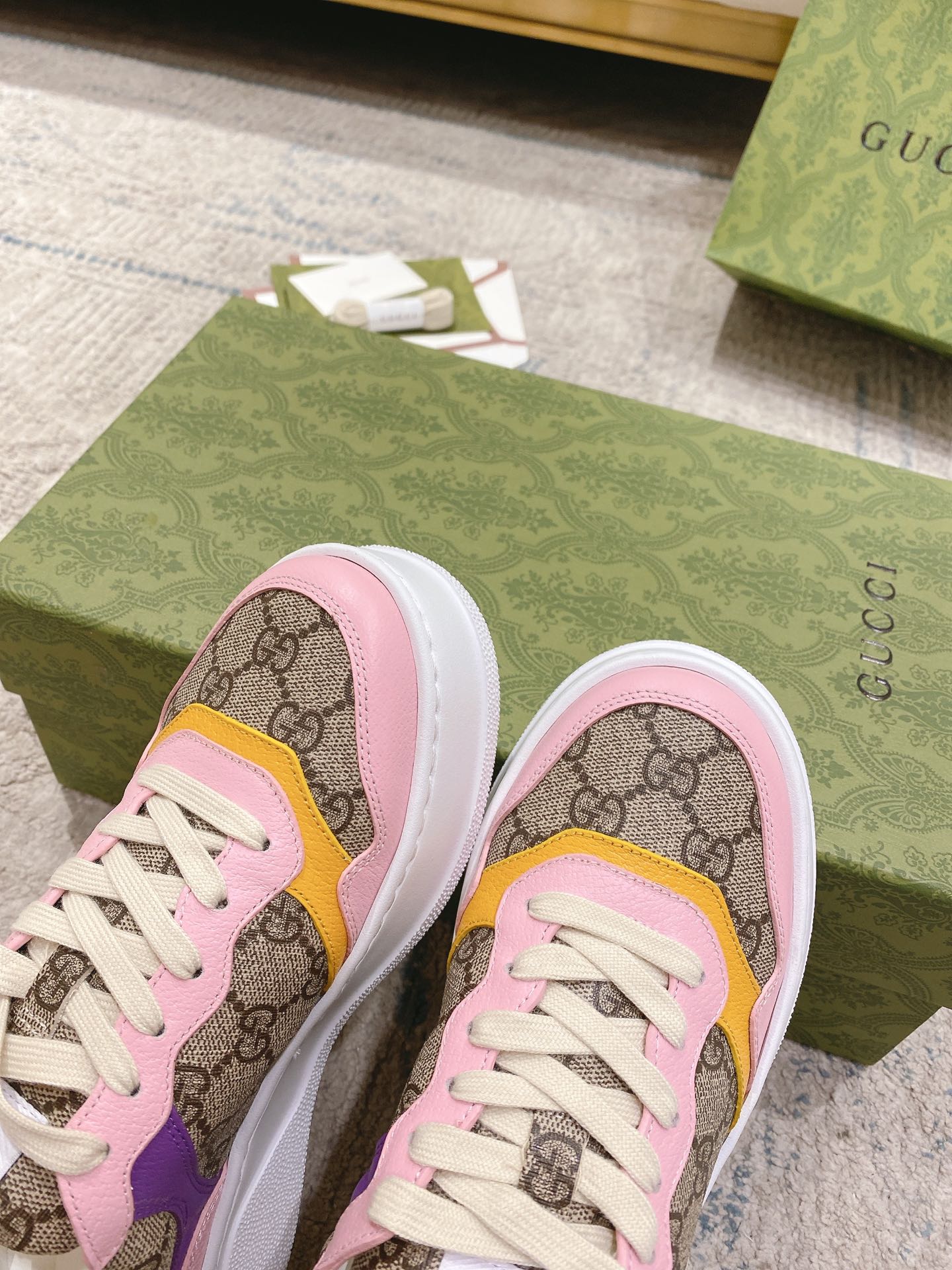 Gucci 𝟐𝟎𝟐𝟐ss new couple models 💑 full series of thick-soled white shoes