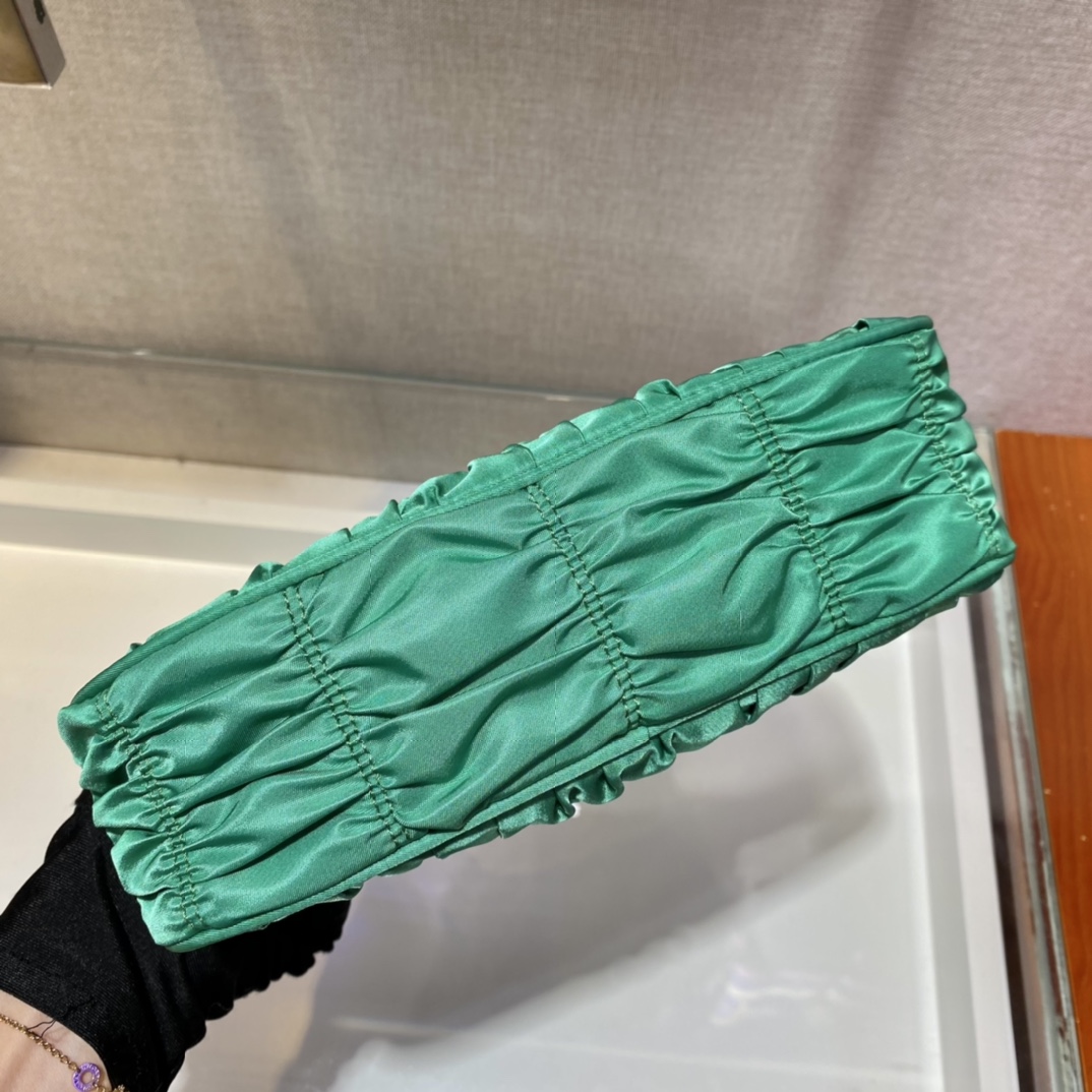 𝐏𝐑𝐀𝐃𝐀 nylon crinkle Hobo underarm bag