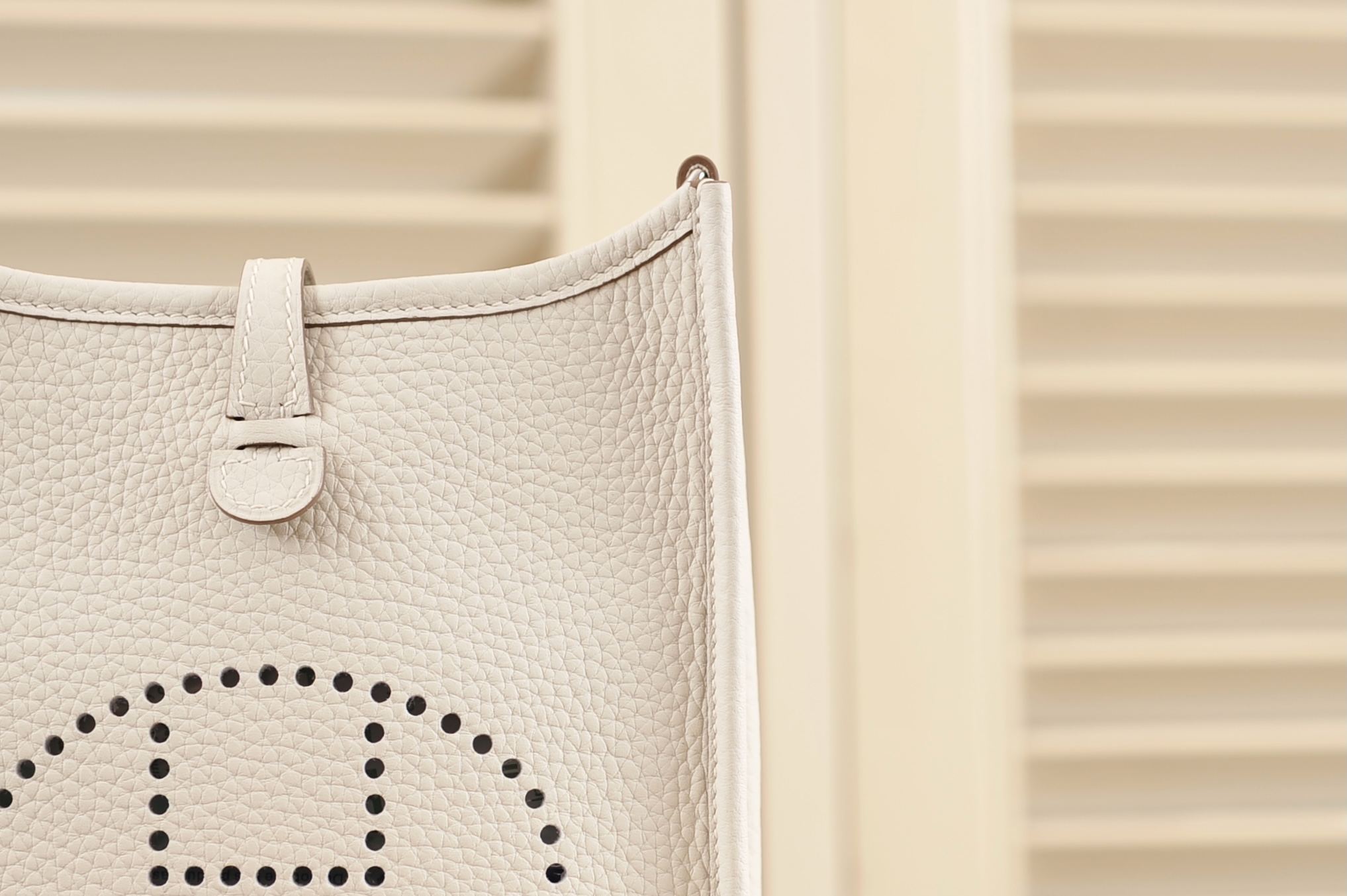 evelyne milkshake white silver buckle TG