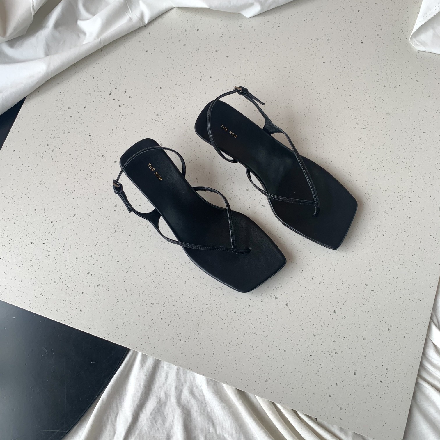 THE ROW | 𝟐𝟎𝟐𝟏/𝐒𝐒 𝐧𝐞𝐰 21/spring/summer clip-on sandals- Bespoke exclusive imported sheepskin