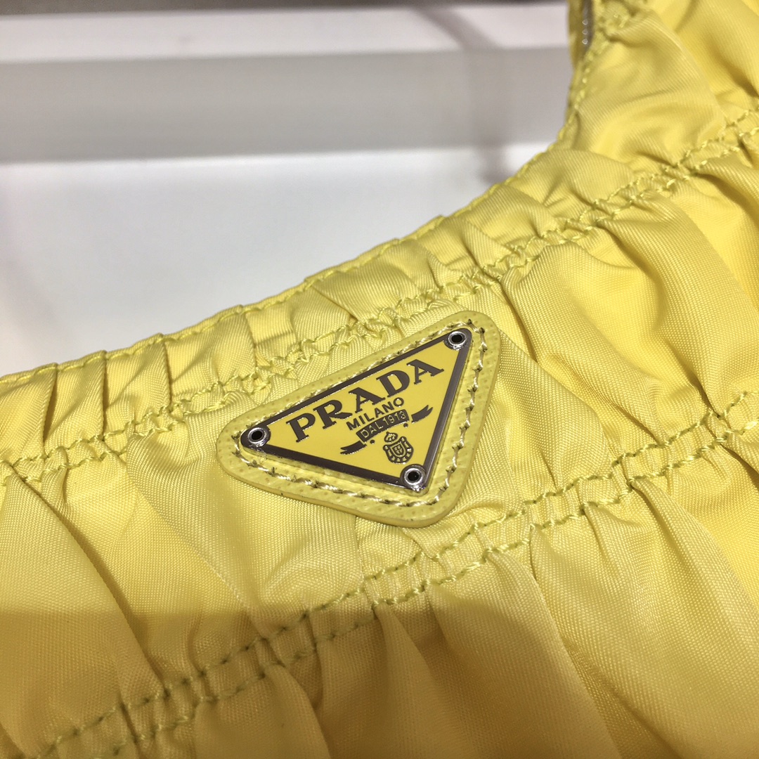 𝐏𝐑𝐀𝐃𝐀 nylon crinkle Hobo underarm bag