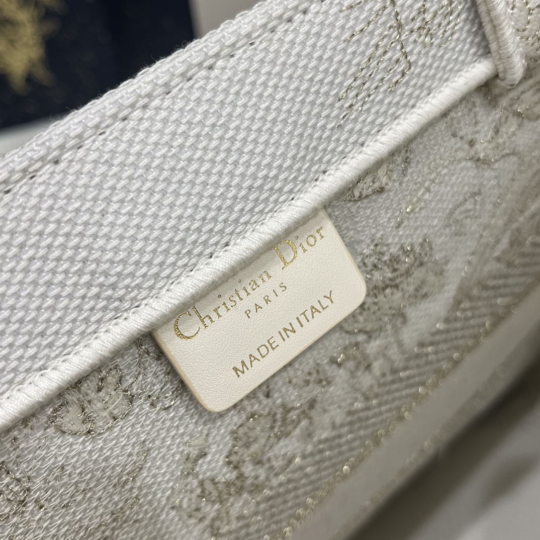 DIOR TOTE Gold Magpie Flower Graphic