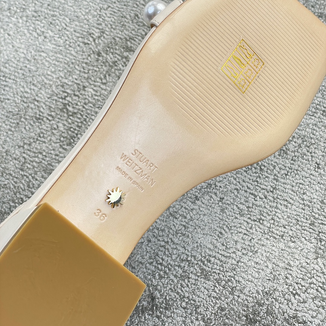 Stuar*t weitzma*n sandals