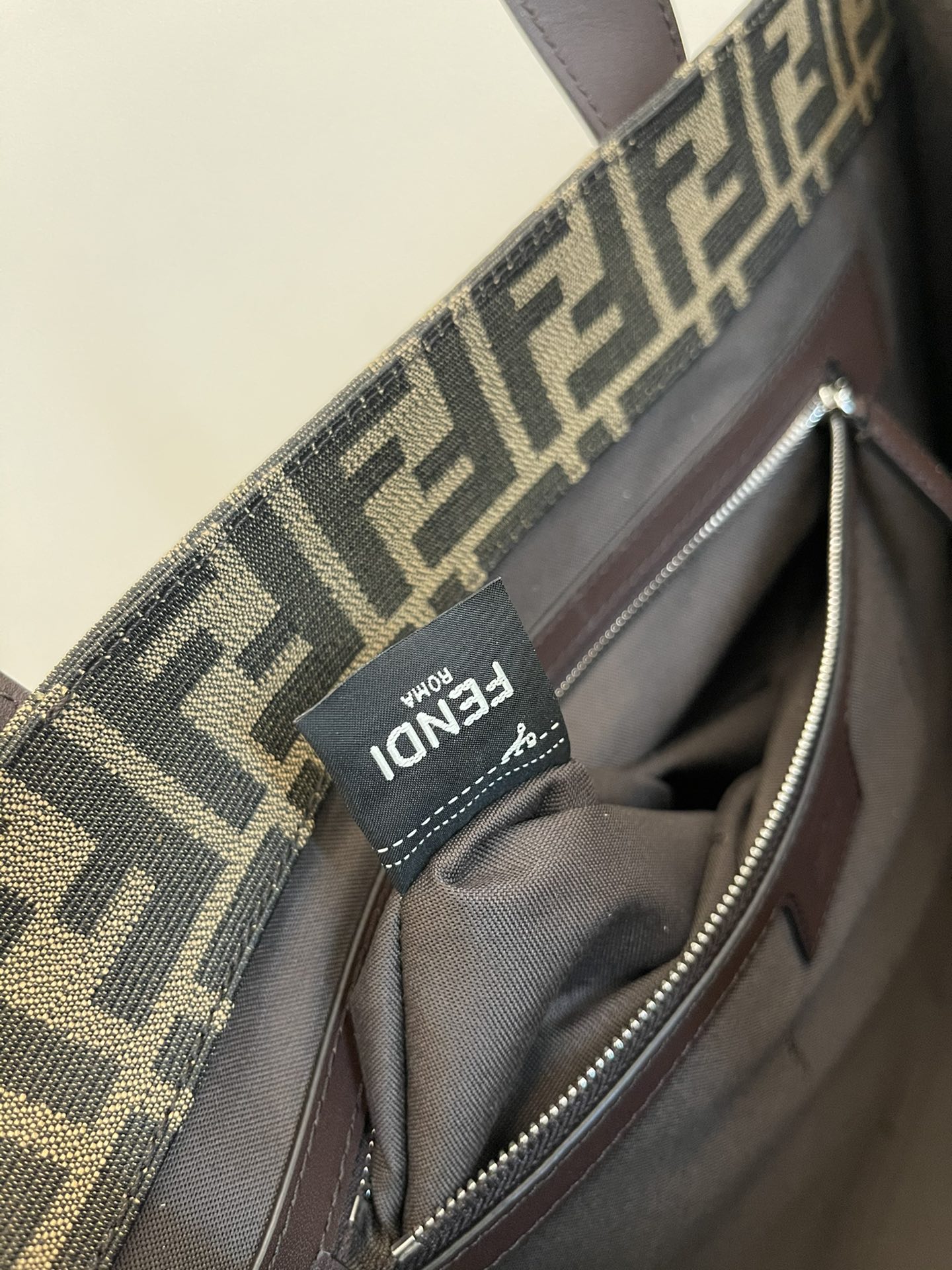 FENDI Men's Presbyopia Tote Bag