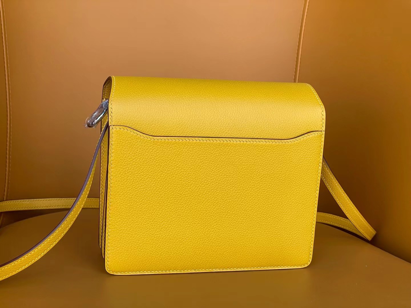 Roulis19 amber yellow evercolor leather