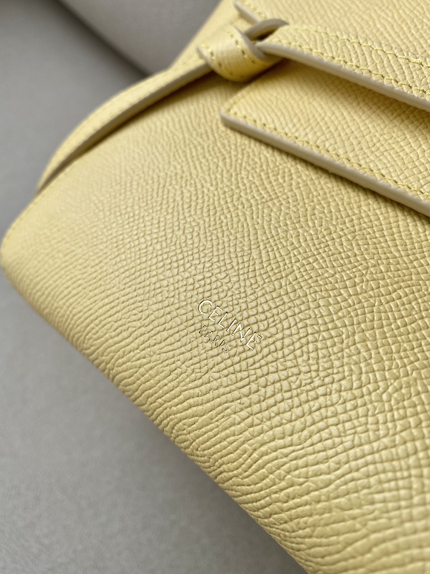 𝐂𝐞𝐥𝐢𝐧𝐞 𝐛𝐞𝐥𝐭 𝐩𝐢𝐜𝐨 𝟏𝟔𝐜𝐦 Grained Calfskin Bag