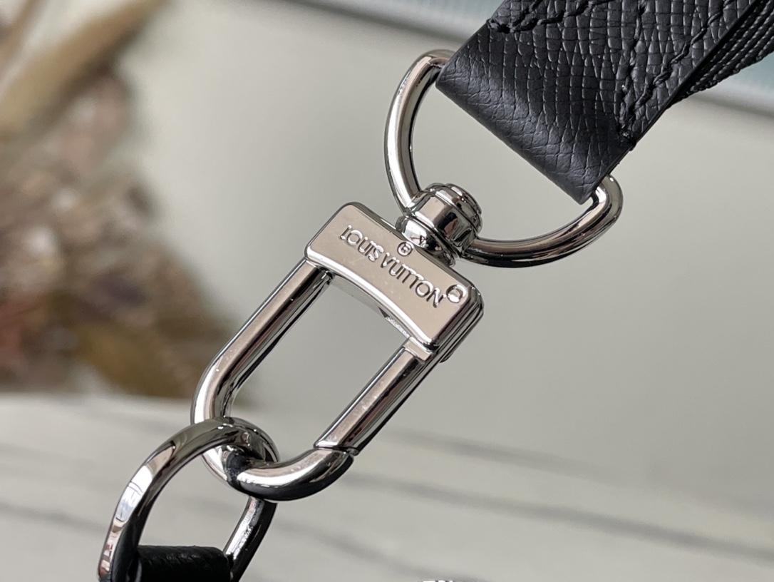 𝐋𝐎𝐔𝐈𝐒 𝐕𝐔𝐈𝐓𝐓𝐎𝐍 M30936 Black Flower Duo Shoulder Bag Stitching