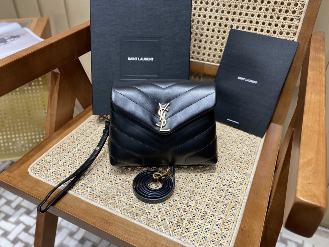 SAINT LAURENT 𝑳𝒐𝒖𝑳𝒐𝒖 #467072.Original leather.JD