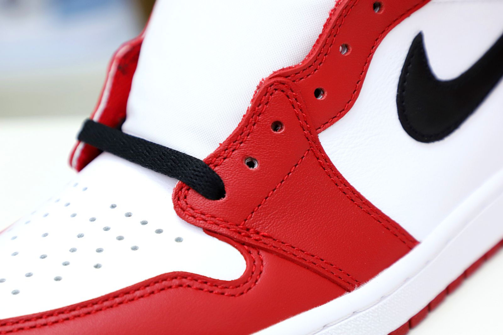 AIR JORDAN 1 RETRO HIGH OG CHICAGO 2015