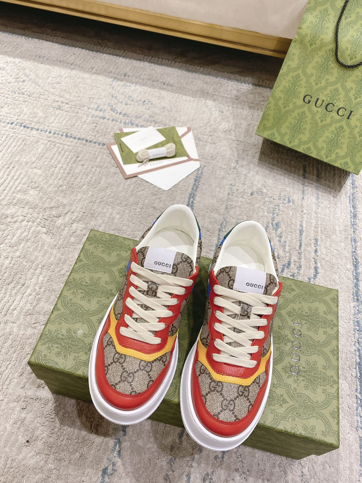 Gucci 𝟐𝟎𝟐𝟐ss new couple models 💑 full series of thick-soled white shoes